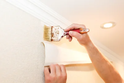 Pose de papier peint à Crans — revêtements muraux et toiles de verre